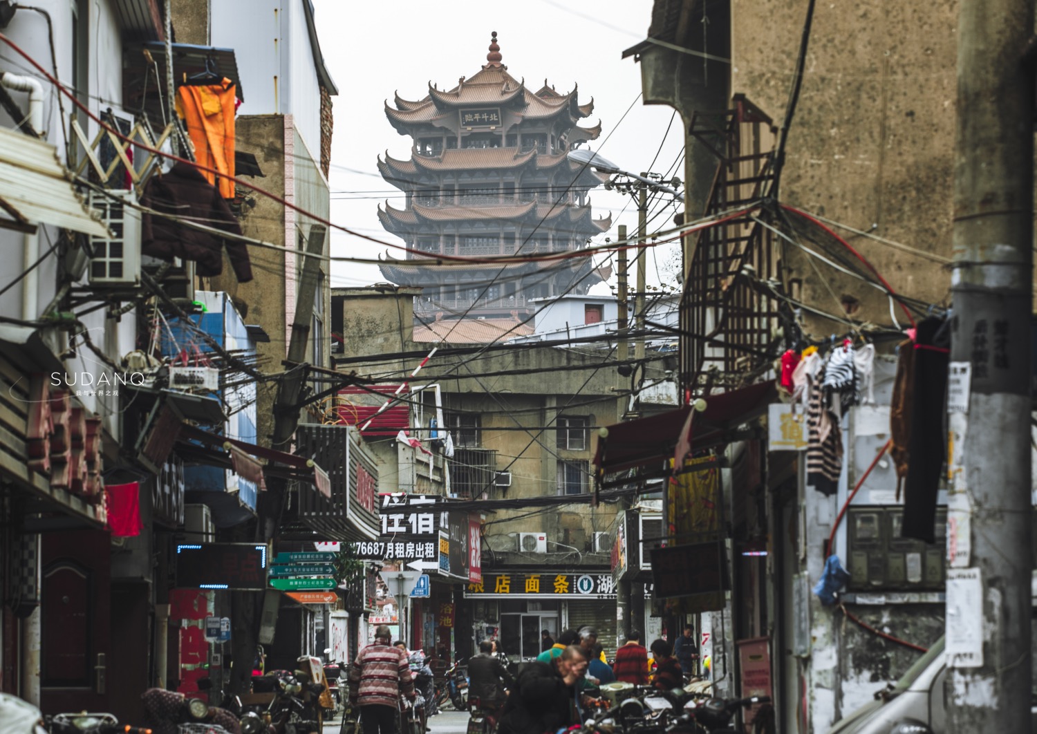 武汉黄鹤楼：天下江山第一楼，繁华街市里的人间烟火