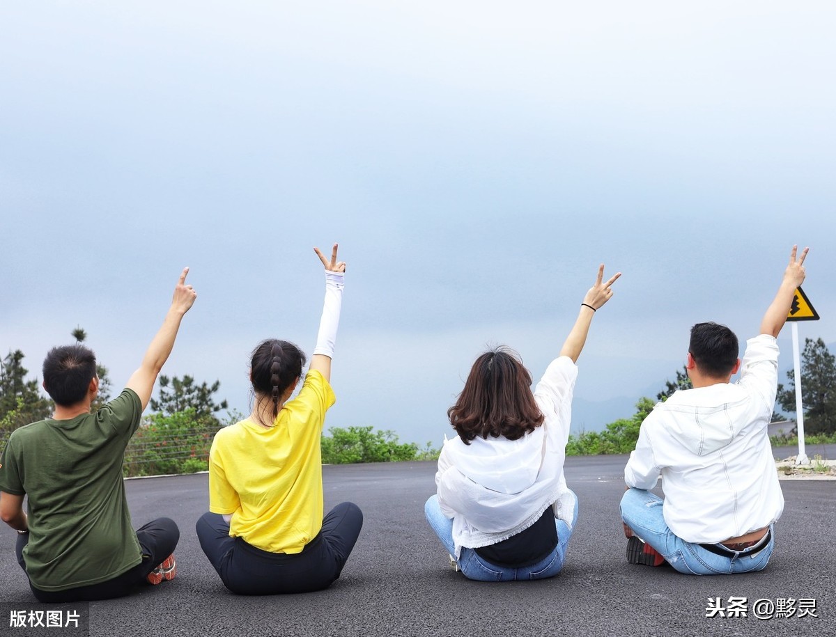 明日复明日，明日何其多；  我生待明日，万事成蹉跎