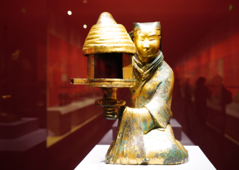 河北古墓出土长信宫灯，堪称“中华第一灯”，技艺领先西方2000年
