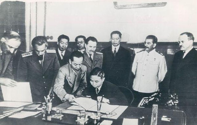 1945年，蒋介石承认外蒙古独立，毛主席两次提出收回未果，成心结