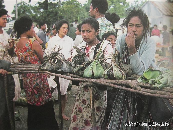 古老的海岛世袭王国——汤加群岛，最早发行怪形邮票的国家